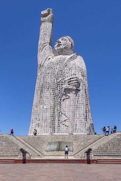 Imagen del monumento a Morelos en la isla de Janitzio